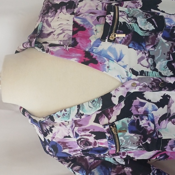LIKE NEW! BEBE Multicolor Floral Zip Pocket Blouse Snap Close Xl - Picture 5 of 14